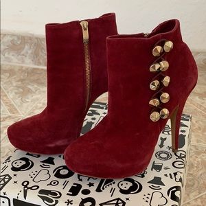 Vince Camuto Burgundy booties